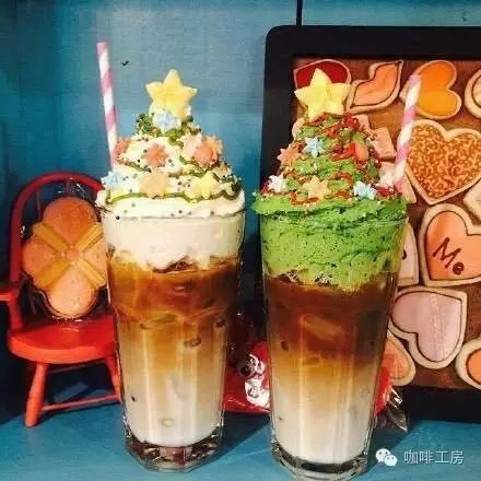 還在喝拿鐵摩卡冰美式？我們時髦星人都在喝這些奇幻新咖啡！