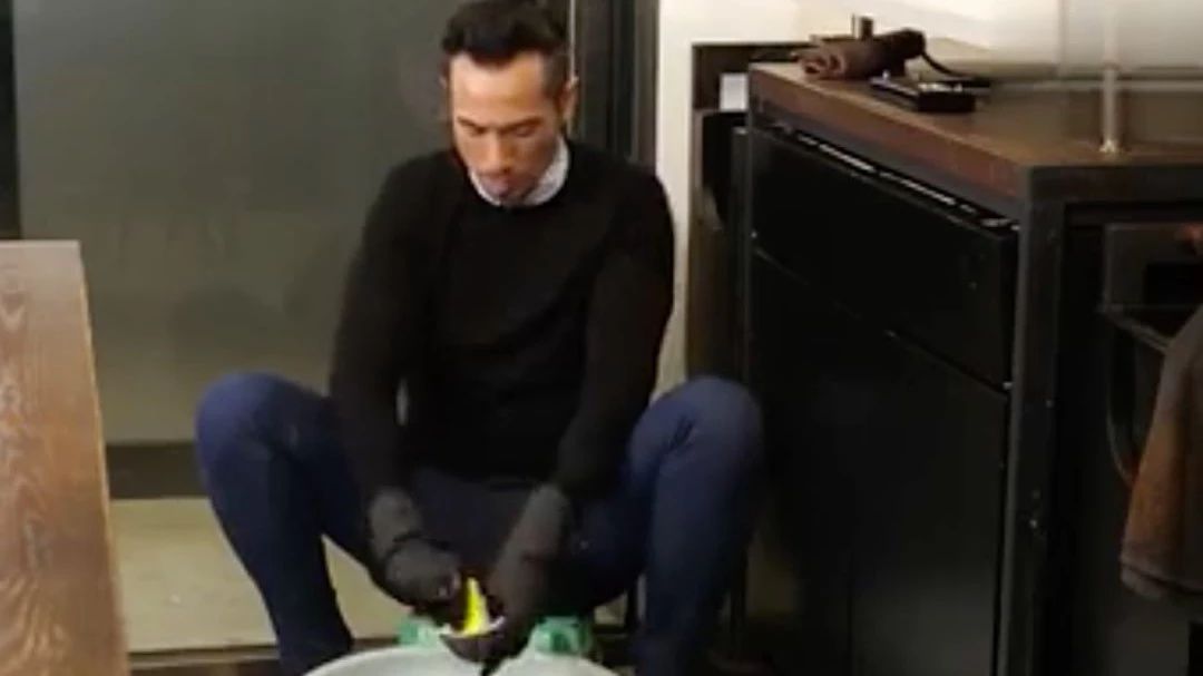陳豪連洗咖啡杯都好有型 ！陳豪愛咖啡程度比外界想像的更「瘋」更「愛」