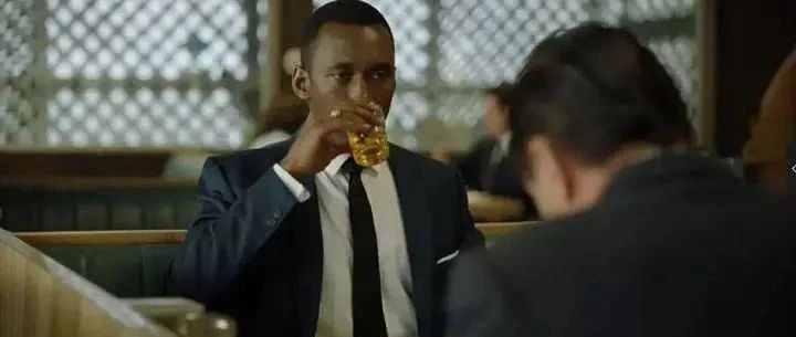 《綠皮書》的最佳男配，為什么每晚一杯順風(fēng)威士忌？