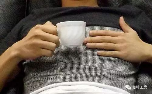 為啥有些人喝咖啡如飲水，有些人卻失眠心悸