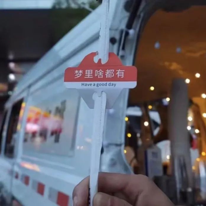 高?，F(xiàn)身「貨車咖啡店」！網(wǎng)友表示這兒的咖啡充滿“狗糧味”…