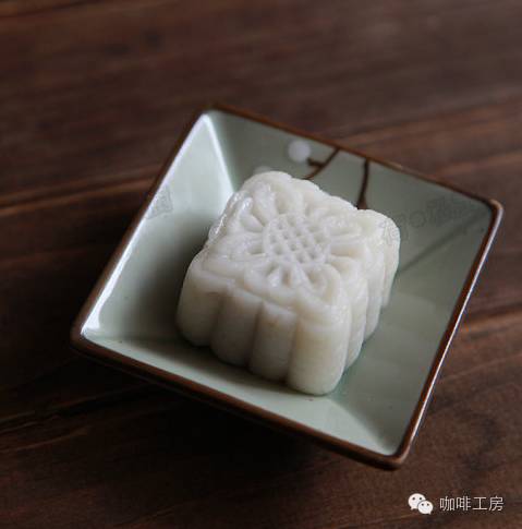 【周末甜點(diǎn)】自制咖啡巧克力冰皮月餅，甜苦延綿