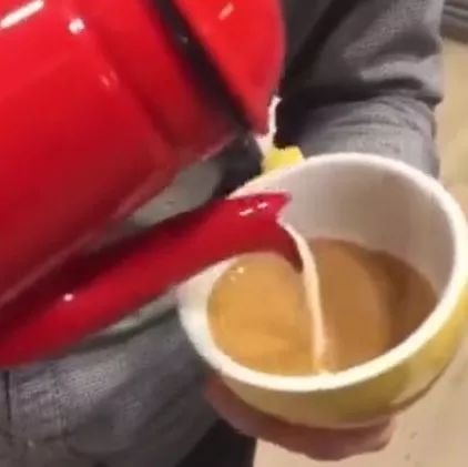 哈哈哈！老司機用月野兔拉花，猜的到開頭卻想不到結(jié)尾