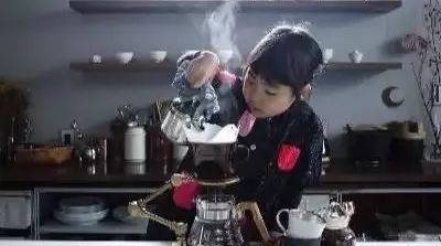 超有愛！一位暖心爸爸和女兒一起做感興趣的事，騙得全世界都想生女兒