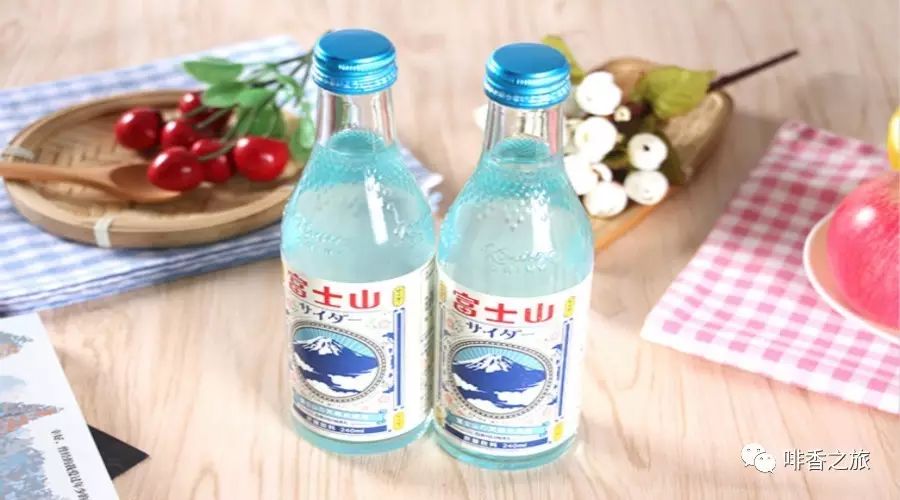 家庭自創(chuàng)冰咖啡：富士山冰咖櫻桃天空藍(lán)
