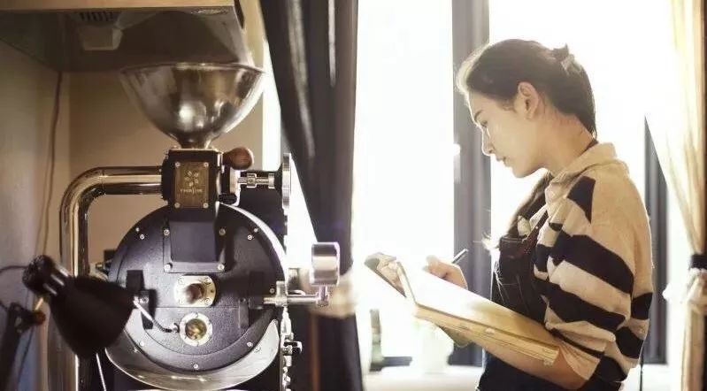 咖啡在，人情味兒就在，人與人之間便永遠(yuǎn)可以產(chǎn)生些積極溫暖的聯(lián)系