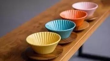 日本名古屋 Trunk Coffee 設(shè)計(jì)了“折紙濾杯”
