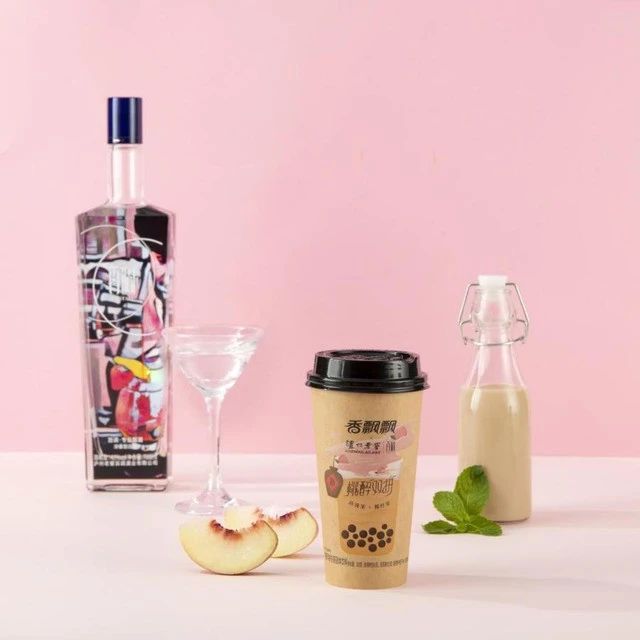 香飄飄與瀘州老窖推出酒精奶茶，網(wǎng)友：神奇組合！