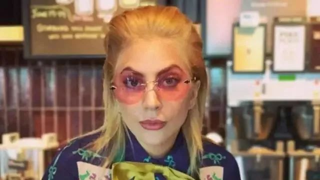 Lady Gaga 星巴克賣咖啡，還被投訴！還是回去當(dāng)歌手吧