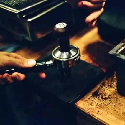 【技術(shù)貼】制作意式濃縮最容易出錯的環(huán)節(jié)——布粉與壓粉