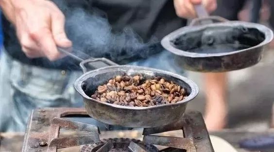 如何在家烘焙咖啡豆？
