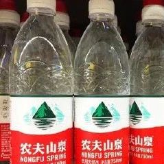 賣手沖咖啡的農(nóng)夫山泉上市了！！