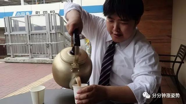 聽說星巴克可以自帶杯子，于是有人……
