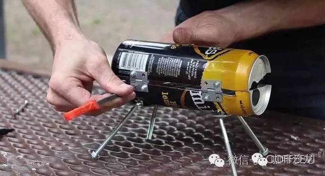 餐飲 | 會(huì)玩 ? 用易拉罐做燒烤架