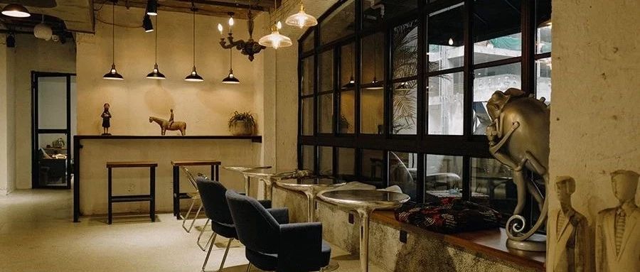 大家都在想破腦袋“高逼格”，她們這家店卻只想讓藝術(shù)和咖啡“接地氣”